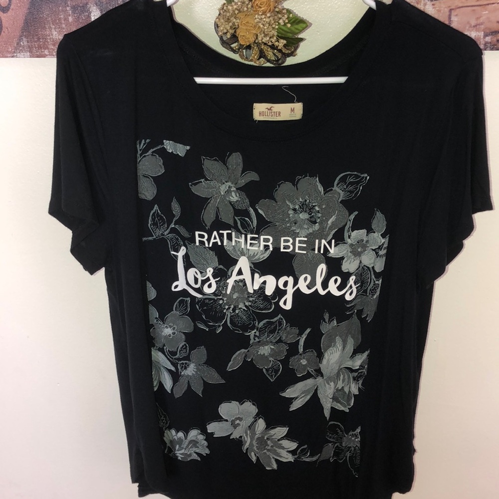 Hollister t- shirt 🖤